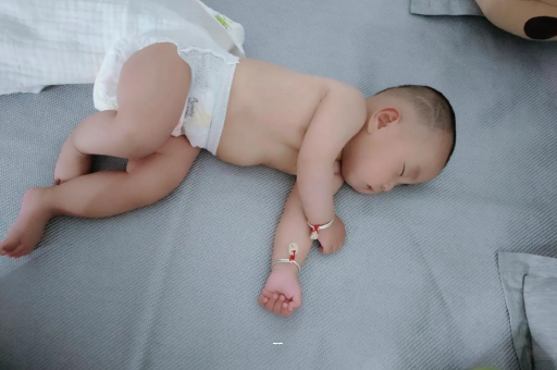 灵宝宝宝突然很多眼屎